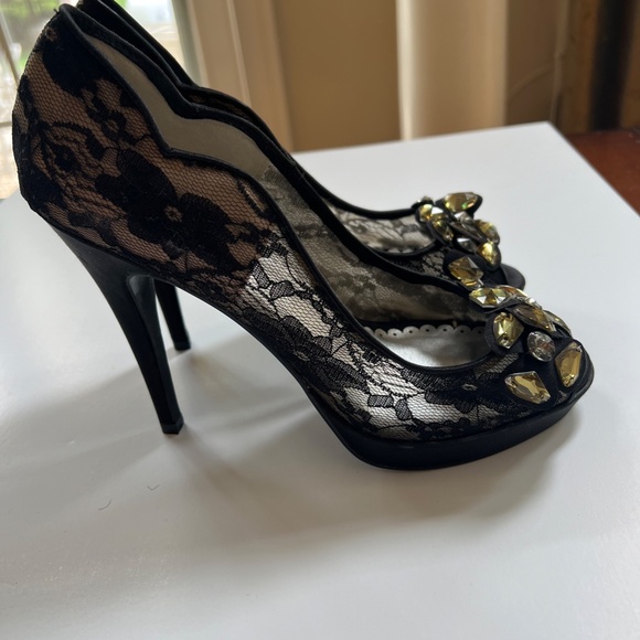 Lulu Townsend Lace Bejeweled Stiletto Peep Toe Pump Women's size 9M - Picture 3 of 7